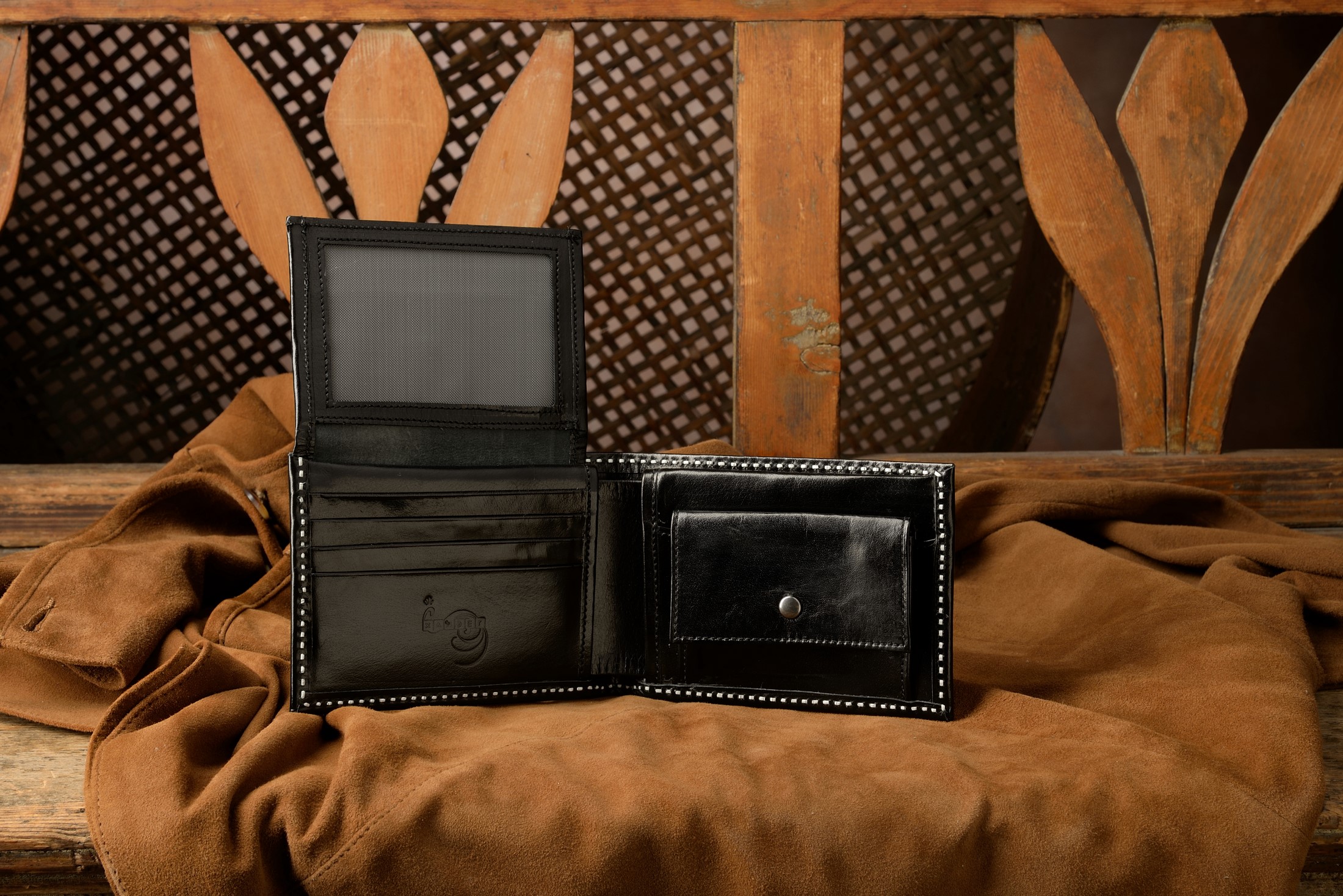 Modell "Lois Plus" mit Fotofach und Visitenkartenfächern