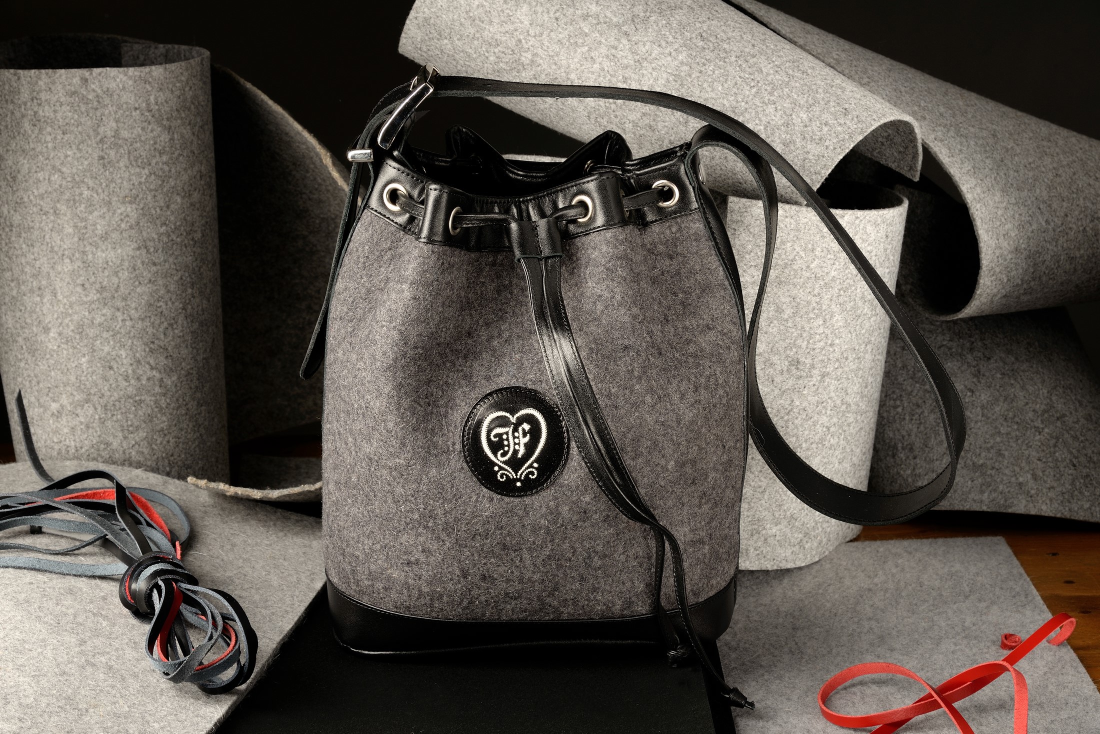 Handtasche Leder- & Lodenstoffkombination