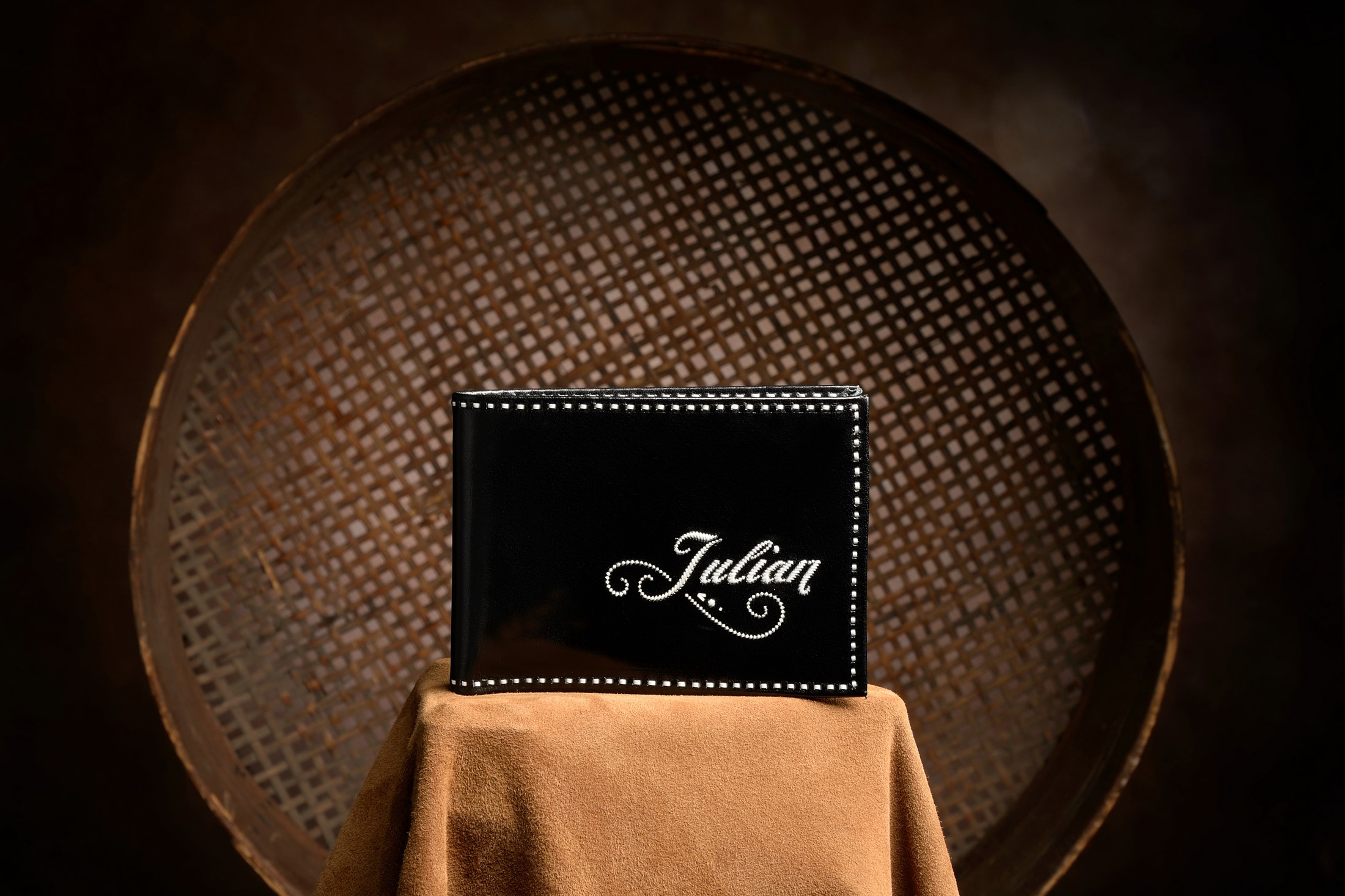 05 - Modell "Lois" mit Namen und schlichter Verzierung