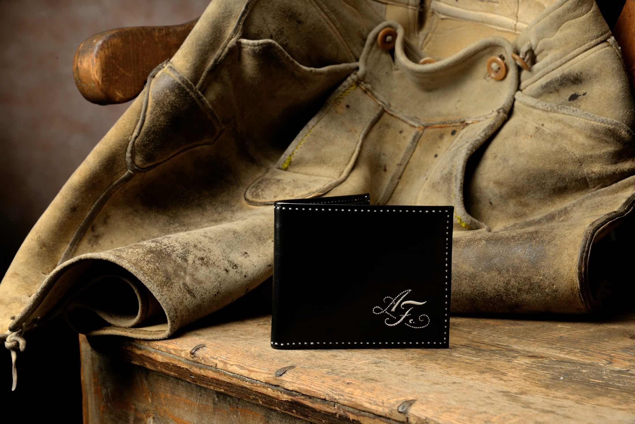 Modell "Loisl" mit schlichten Initialen