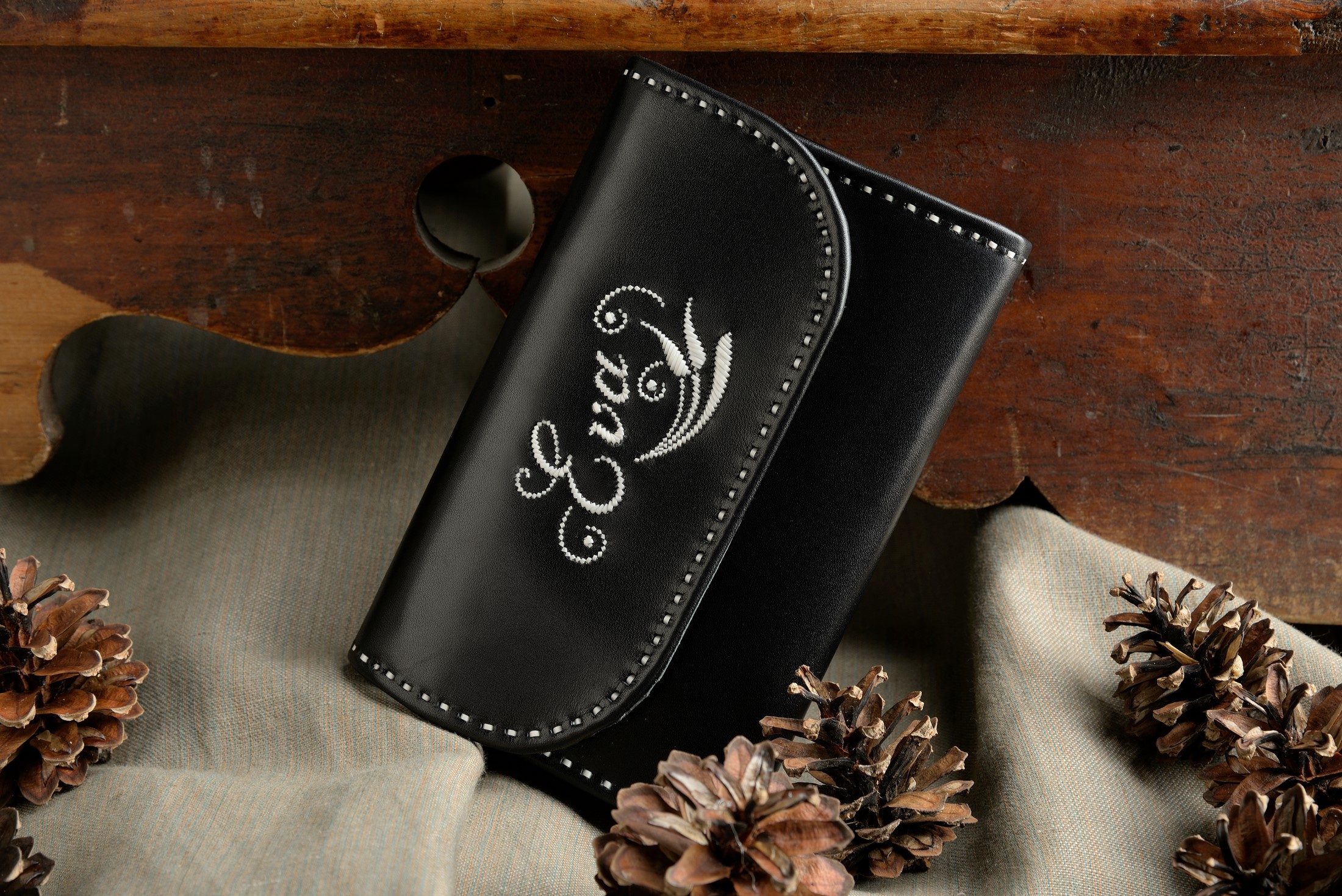 Modell "Liesl" Schriftzug und Ornament