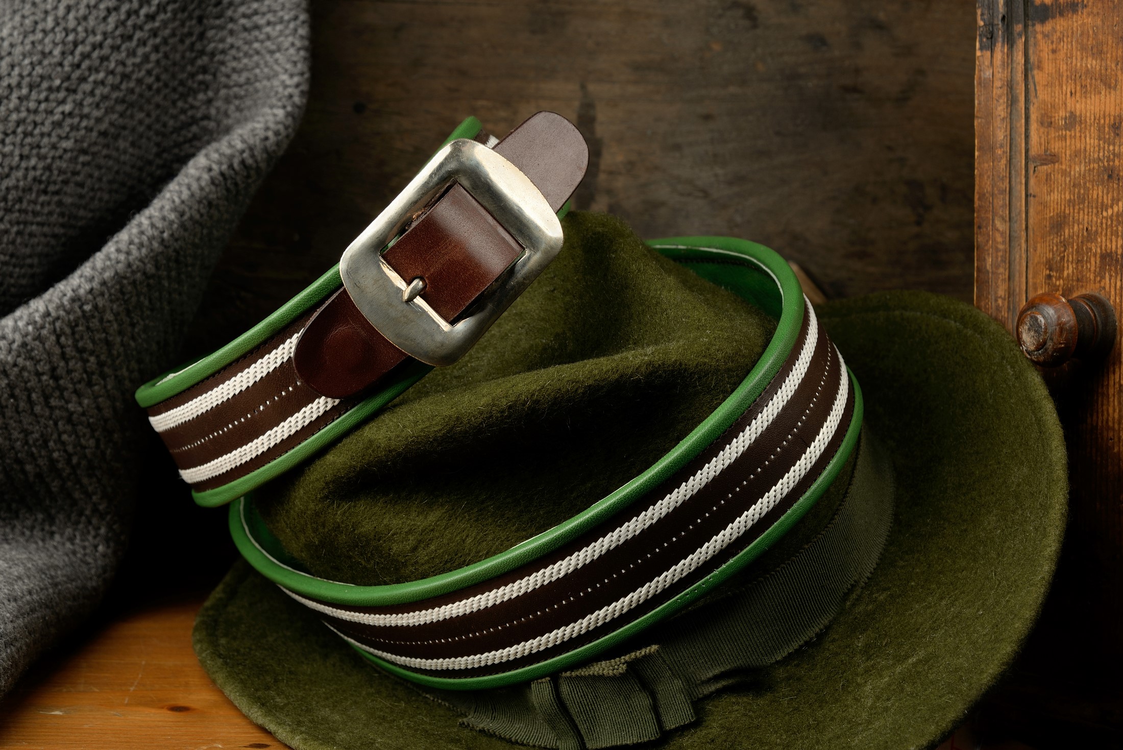 06 Herren Hosengürtel mit grüner Einfassung