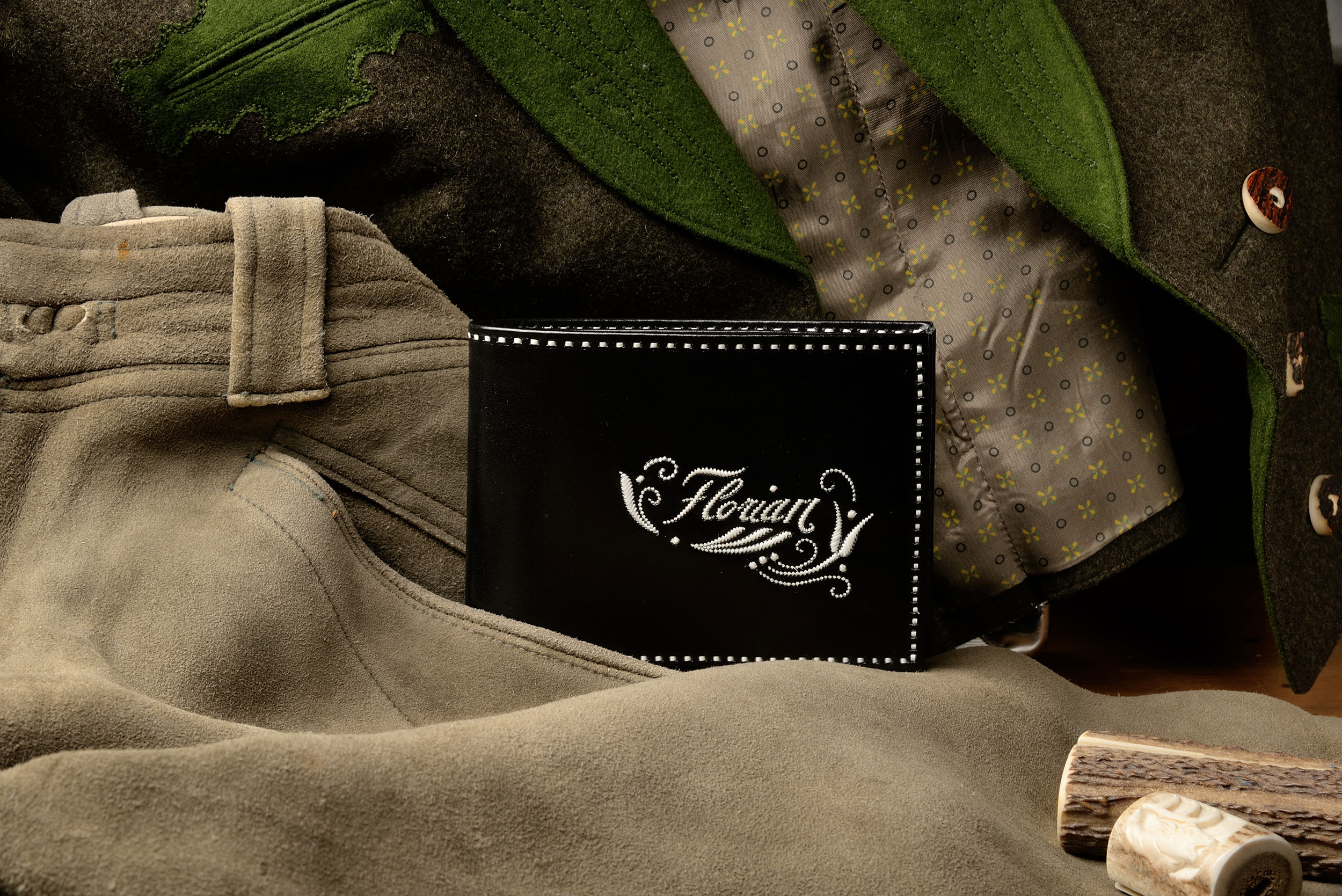 01 - Modell "Lois" mit großem Namen und Muster