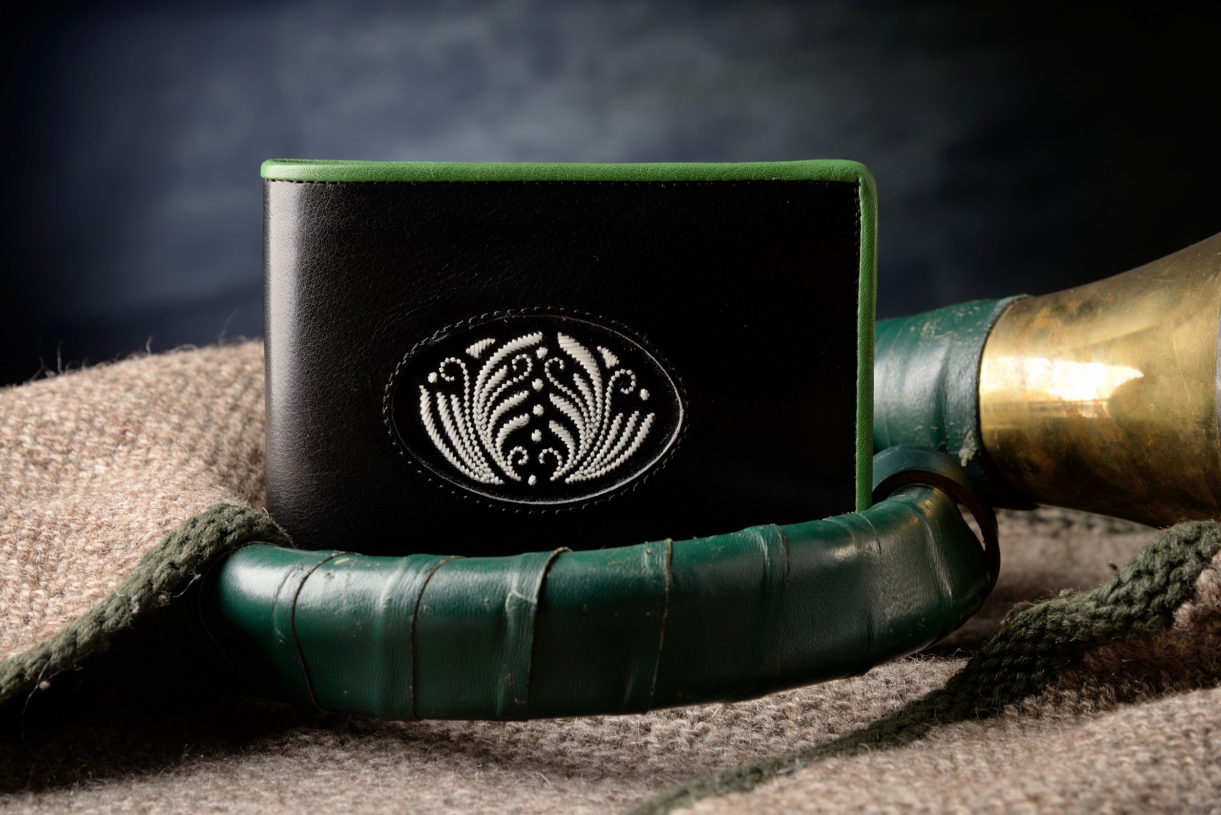 14 - Modell "Lois" mit farbiger roter oder grüner Einfassung