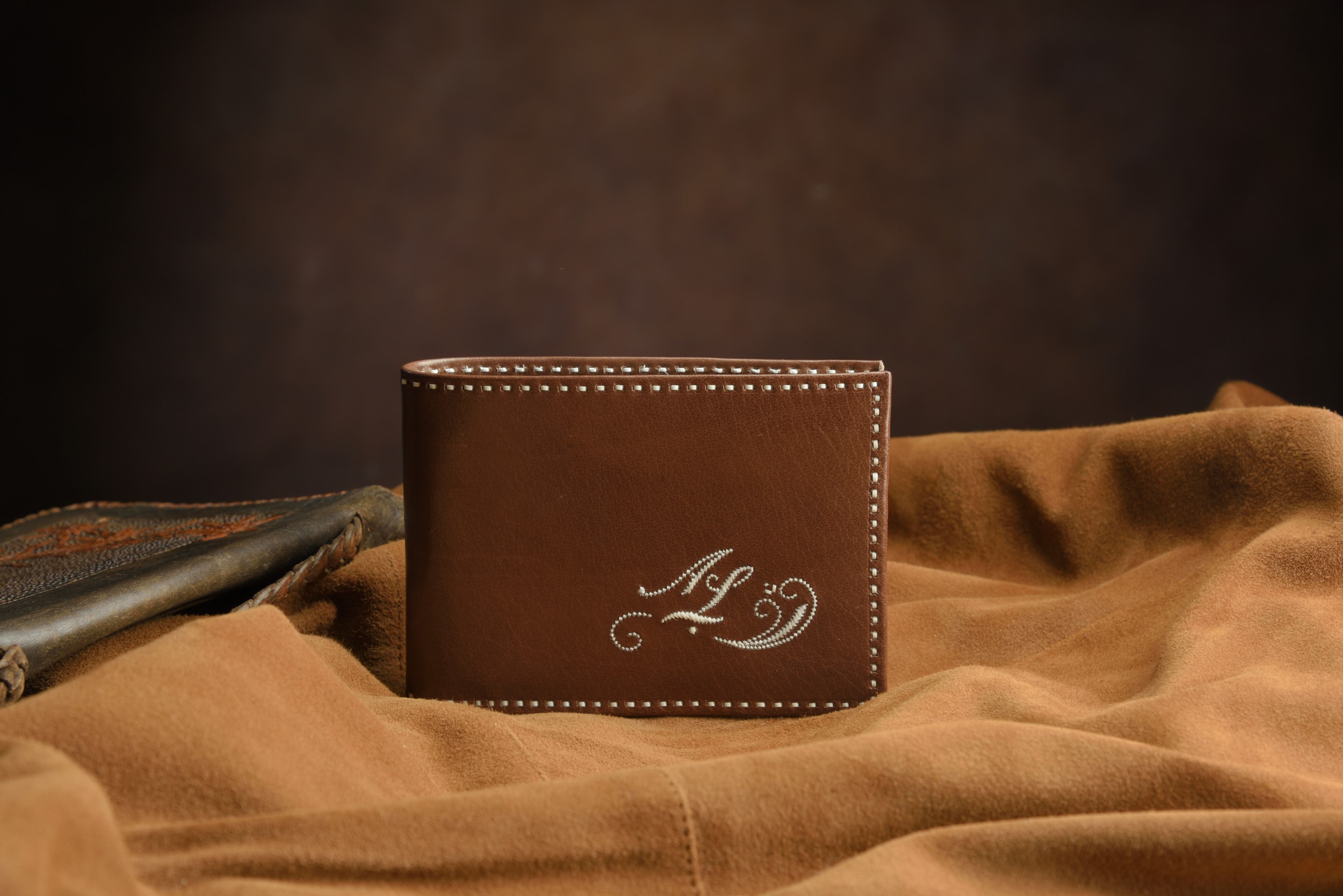 15 - Modell "Lois" mit Initialen & Verzierung